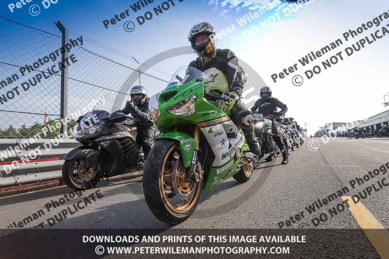 donington no limits trackday;donington park photographs;donington trackday photographs;no limits trackdays;peter wileman photography;trackday digital images;trackday photos